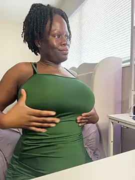 ladiosa selene online show from December 4, 2025, 3:11 pm