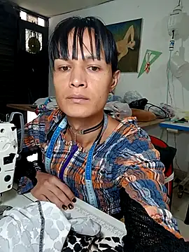 Snapshot of PaulinaLondra2 chatting on November 13, 2025, 2:32 pm PaulinaLondra2 online show from November 13, 2025, 2:32 pm