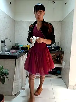 Snapshot of PaulinaLondra2 chatting on November 12, 2025, 2:43 pm PaulinaLondra2 online show from November 12, 2025, 2:43 pm