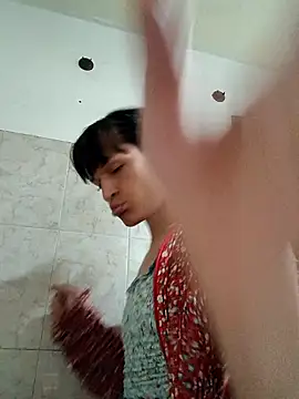 Snapshot of PaulinaLondra2 chatting on December 2, 2025, 12:44 am PaulinaLondra2 online show from December 2, 2025, 12:44 am