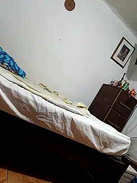 Snapshot of PaulinaLondra2 chatting on November 24, 2025, 1:11 pm PaulinaLondra2 online show from November 24, 2025, 1:11 pm