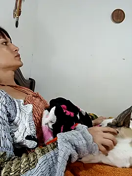 Snapshot of PaulinaLondra2 chatting on December 15, 2025, 11:42 pm PaulinaLondra2 online show from December 15, 2025, 11:42 pm