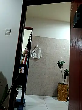 Snapshot of PaulinaLondra2 chatting on December 3, 2025, 11:42 am PaulinaLondra2 online show from December 3, 2025, 11:42 am