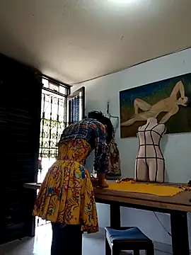 Snapshot of PaulinaLondra2 chatting on November 7, 2025, 2:10 pm PaulinaLondra2 online show from November 7, 2025, 2:10 pm