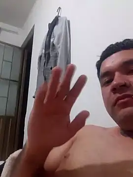 Snapshot of Roman_Valor chatting on November 3, 2025, 3:23 am Roman Valor online show from November 3, 2025, 3:23 am