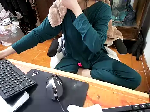 Snapshot of ---Lusi03--- chatting on January 8, 2026, 10:32 am ---Lusi03--- online show from January 8, 2026, 10:32 am