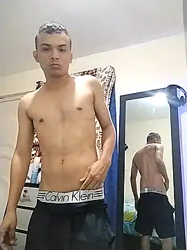 Snapshot of Luisadonis2015 chatting on November 3, 2025, 7:39 pm Luisadonis2015 online show from November 3, 2025, 7:39 pm