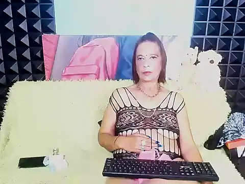 Snapshot of Hot_queen57 chatting on November 6, 2025, 7:56 am Hot queen57 online show from November 6, 2025, 7:56 am