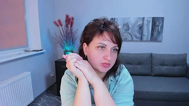 Helen Rossi online show from November 6, 2025, 8:18 am