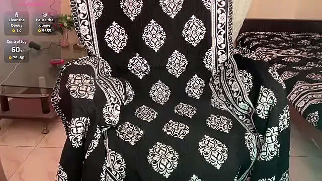 Charming Cherry  online show from November 8, 2025, 9:18 pm