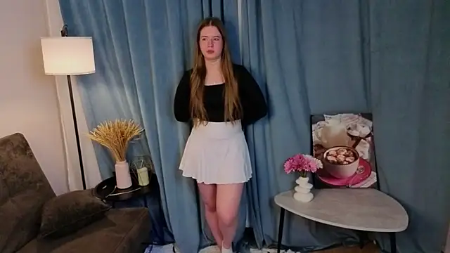 Snapshot of MowasaBritten chatting on December 4, 2025, 4:06 pm MowasaBritten online show from December 4, 2025, 4:06 pm