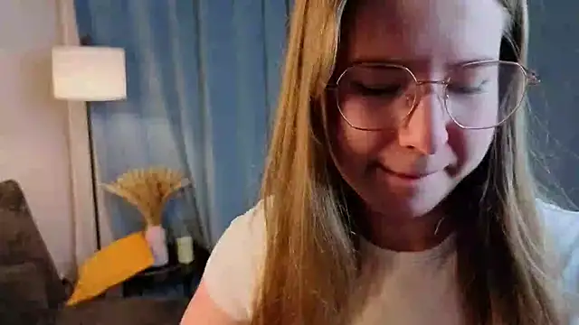 Snapshot of MowasaBritten chatting on December 3, 2025, 5:12 pm MowasaBritten online show from December 3, 2025, 5:12 pm