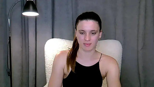 Snapshot of KiraHoney chatting on June 10, 2026, 9:49 pm KiraHoney online show from June 10, 2026, 9:49 pm