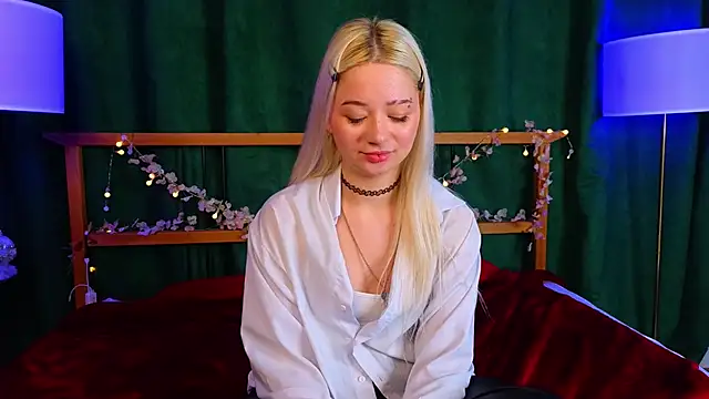 Snapshot of DanielleMyers chatting on November 26, 2025, 12:16 pm DanielleMyers online show from November 26, 2025, 12:16 pm