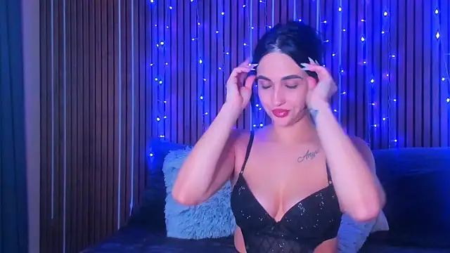 Snapshot of CamillaParis25 chatting on December 22, 2025, 5:46 pm CamillaParis25 online show from December 22, 2025, 5:46 pm