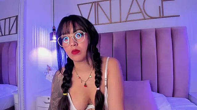 LilithVain online show from November 28, 2025, 3:50 am