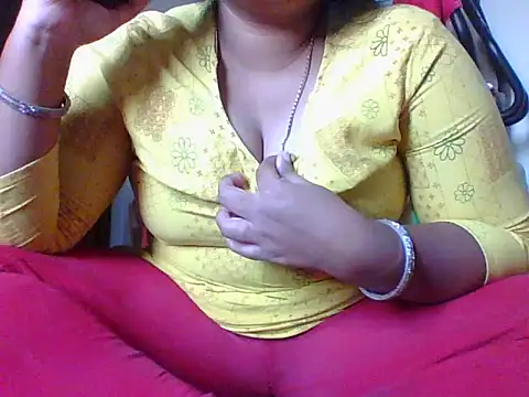 Snapshot of Mathi_cam chatting on December 5, 2025, 7:18 am Mathi cam online show from December 5, 2025, 7:18 am