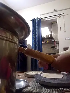 Snapshot of Mathi_cam chatting on December 3, 2025, 1:54 pm Mathi cam online show from December 3, 2025, 1:54 pm