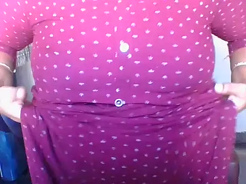 Snapshot of Mathi_cam chatting on November 25, 2025, 4:35 am Mathi cam online show from November 25, 2025, 4:35 am