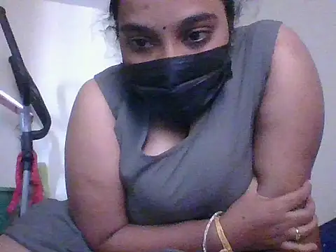 Snapshot of Mathi_cam chatting on December 18, 2025, 7:13 am Mathi cam online show from December 18, 2025, 7:13 am