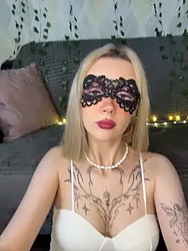 Snapshot of melisa_diamond chatting on November 8, 2025, 3:04 pm melisa diamond online show from November 8, 2025, 3:04 pm