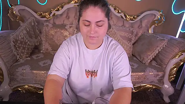 Snapshot of NanalyBeautyy chatting on November 16, 2025, 6:40 am NanalyBeautyy online show from November 16, 2025, 6:40 am