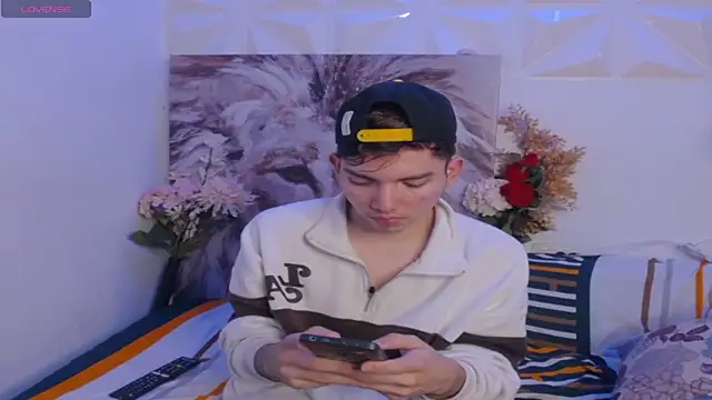 Oliver paris online show from November 16, 2025, 4:39 am