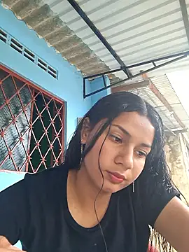 lapicarona18 online show from November 10, 2025, 6:35 pm