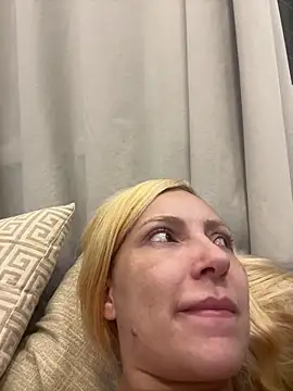 Snapshot of melisboa chatting on February 15, 2026, 4:35 am melisboa online show from February 15, 2026, 4:35 am