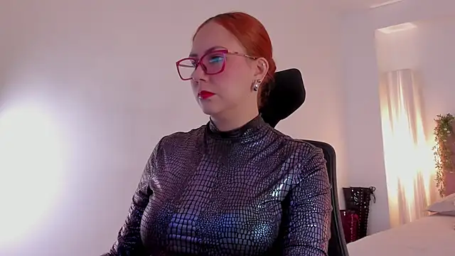 Snapshot of MistressErza chatting on June 16, 2026, 7:03 pm MistressErza online show from June 16, 2026, 7:03 pm