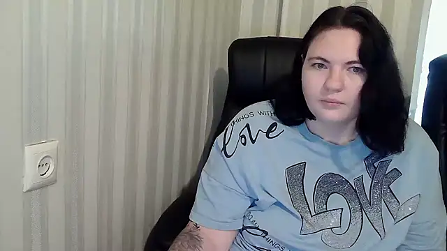 XLisaBlueXsS online show from November 6, 2025, 9:13 am