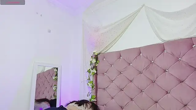 lauxury  online show from November 13, 2025, 2:59 am