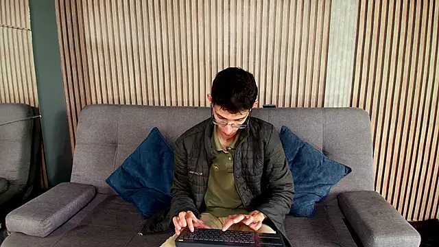 ZyroNight online show from November 28, 2025, 1:55 pm