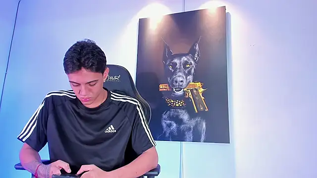 Snapshot of stiven_24cm chatting on November 18, 2025, 11:59 pm stiven 24cm online show from November 18, 2025, 11:59 pm