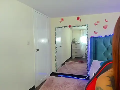 Snapshot of Aurora_sky9 chatting on January 6, 2026, 8:57 pm Aurora sky9 online show from January 6, 2026, 8:57 pm