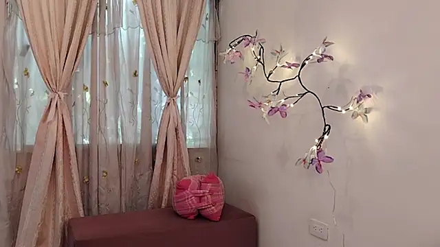 Snapshot of Bella_Exhibition chatting on April 23, 2026, 7:15 pm Bella Exhibition online show from April 23, 2026, 7:15 pm