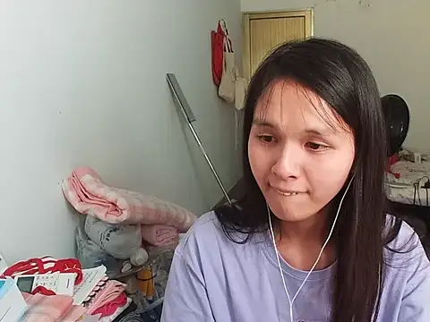 Snapshot of RebelAura chatting on July 3, 2026, 7:37 am RebelAura online show from July 3, 2026, 7:37 am
