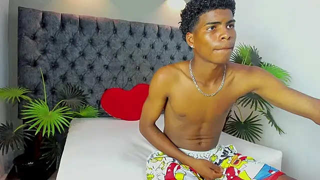 XAVI LEE online show from November 5, 2025, 7:50 pm