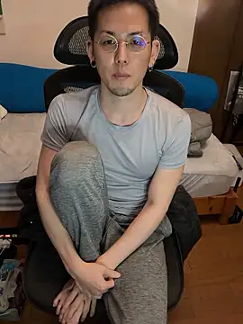 Snapshot of ippei0001 chatting on November 6, 2025, 2:10 pm ippei0001 online show from November 6, 2025, 2:10 pm