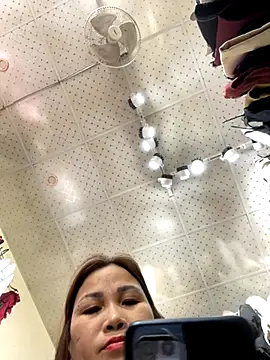 Snapshot of Liliy2x chatting on November 4, 2025, 7:45 am Liliy2x online show from November 4, 2025, 7:45 am