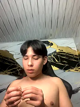 Snapshot of Suarezz10_ chatting on November 5, 2025, 12:30 pm Suarezz10 online show from November 5, 2025, 12:30 pm