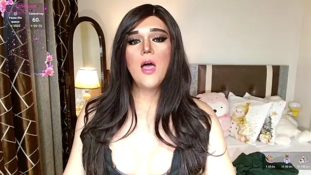 Snapshot of AmazingDivina chatting on November 22, 2025, 11:53 am AmazingDivina online show from November 22, 2025, 11:53 am