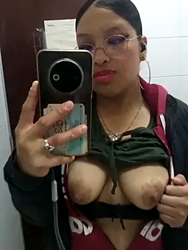 Snapshot of Isaabeellaa_deemoonny1 chatting on November 7, 2025, 5:17 pm Isaabeellaa deemoonny1 online show from November 7, 2025, 5:17 pm