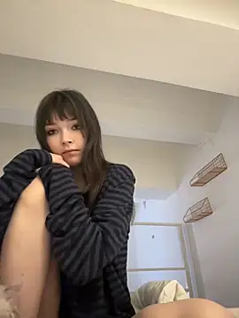 Lissssssa online show from April 19, 2026, 1:23 pm