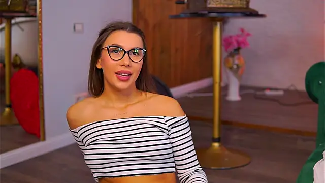 Snapshot of KarinaKokhana chatting on November 13, 2025, 9:46 am KarinaKokhana online show from November 13, 2025, 9:46 am