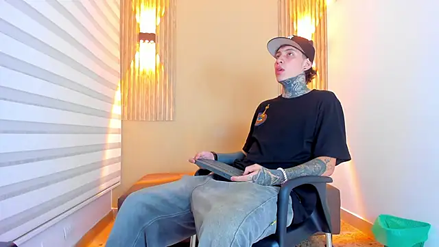 DANTE ARMSTRONG online show from December 2, 2025, 3:52 am