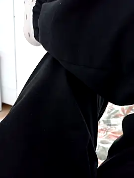 Snapshot of Mahsime chatting on December 14, 2025, 10:54 am Mahsime online show from December 14, 2025, 10:54 am