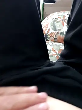 Snapshot of Mahsime chatting on December 2, 2025, 11:01 am Mahsime online show from December 2, 2025, 11:01 am