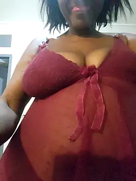 Snapshot of Mommy_Sienna chatting on February 1, 2026, 8:18 pm Mommy Sienna online show from February 1, 2026, 8:18 pm