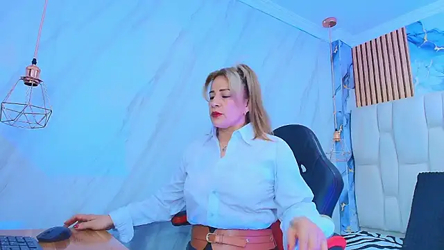 BeatrizSchmidt online show from February 13, 2026, 11:32 am